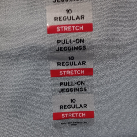 Levis - Picture 2 of 2